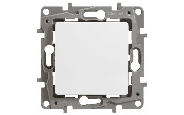 фото - Legrand Etika Бел Переключатель 10А, винт. клем. 672205