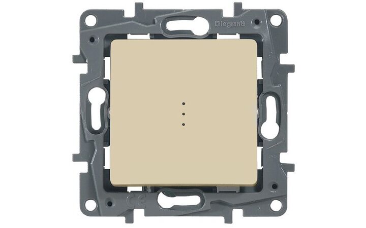 фото - Legrand Etika Крем Переключатель с подсветкой, 10А, авт. клем 672315