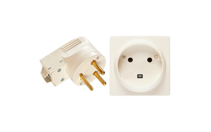 фото - Legrand Quteo Бел Компл Розетка 32А с/з с шт + вилка 32А с боковым вводом (782222)