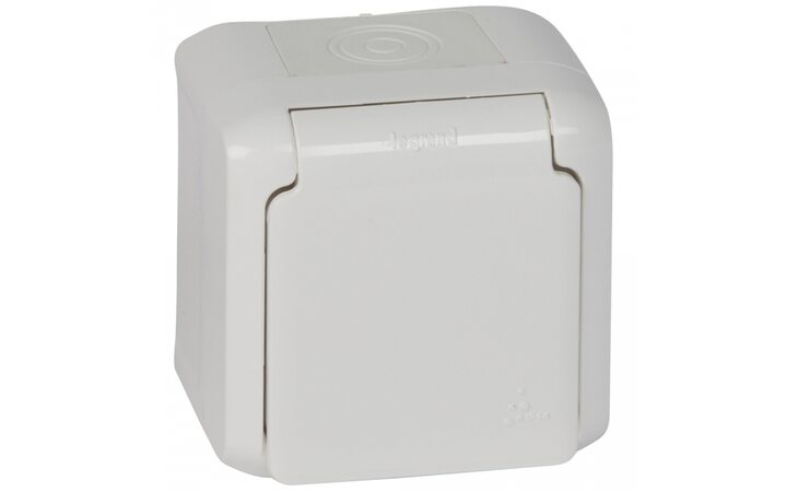 фото - Legrand Quteo Бел Розетка с/з с шт IP44 (782321)