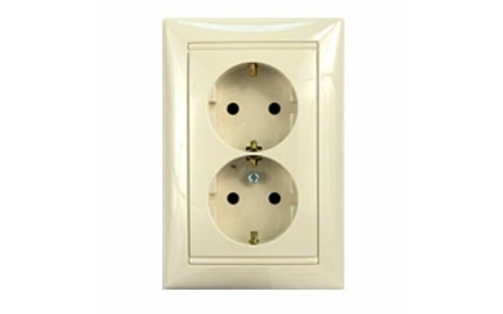 фото - Legrand Valena Крем Розетка 2-ая с/з литая (774370)