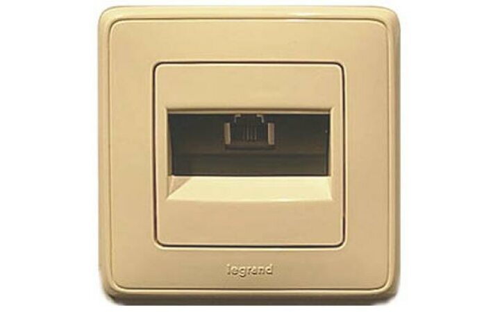 фото - Legrand Valena Крем Розетка ТЛФ 1-ая (774338)