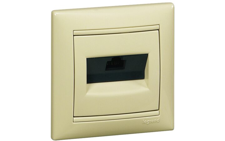 фото - Legrand Valena Крем Розетка комп(RJ45) 1-ая 6 кат UTP (774146)