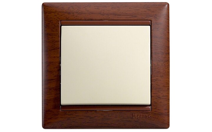 фото - Legrand Valena Тонированное дерево Рамка 1-ая (770311)