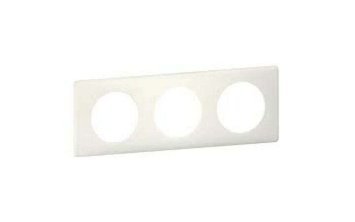фото - Legrand Celiane2 Перкаль белый Рамка 3-ая (2+2+2 мод) (066703)
