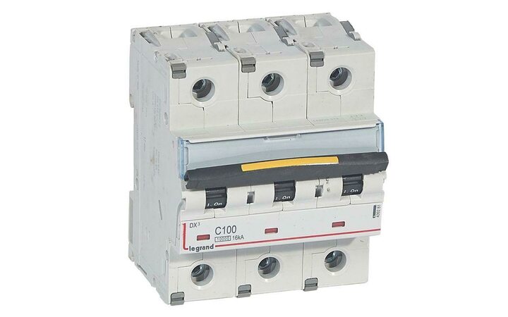 фото - Выключатель автоматический модульный 3п C 100А 16кА DX3 10000 4.5мод. 400В Leg 409281
