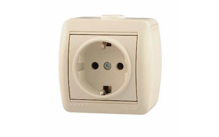 фото - Розетка 1-м ОП Ната 16А IP20 с заземл. керамика крем. LEZARD 710-0300-122