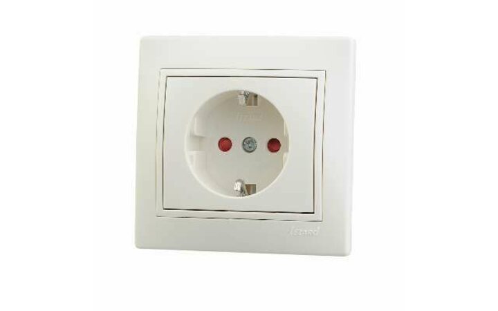 фото - Розетка 1-м СП Мира 16А IP20 с заземл. защ. шторки со вставкой керамика крем. LEZARD 701-0303-124