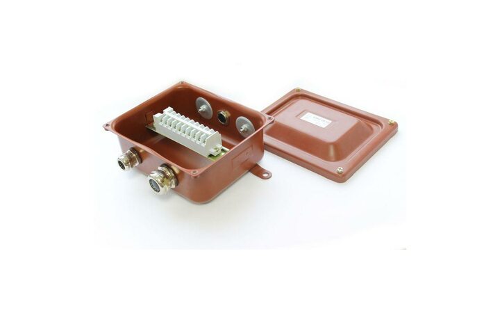 фото - Коробка КЗНС-08 УХЛ1.5 IP65 с латунными сальниками ЗЭТАРУС zeta30314