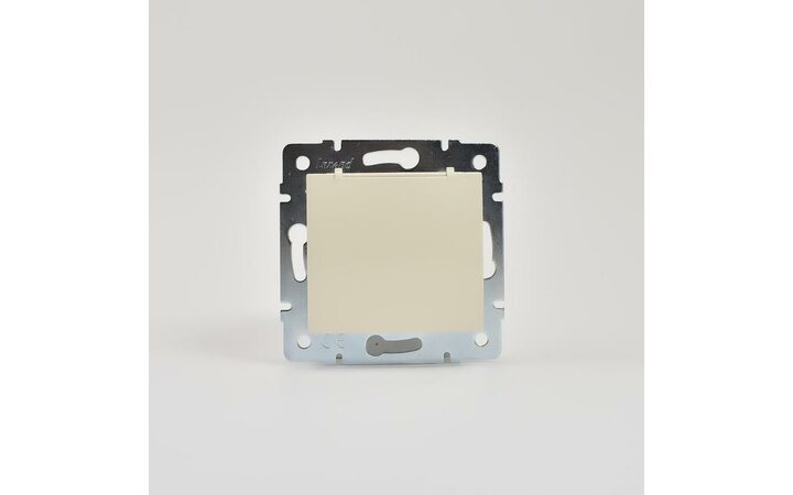 фото - Механизм розетки 1-м СП KARINA с защ. крышкой термопласт с заземл. крем LEZARD 707-0388-123B