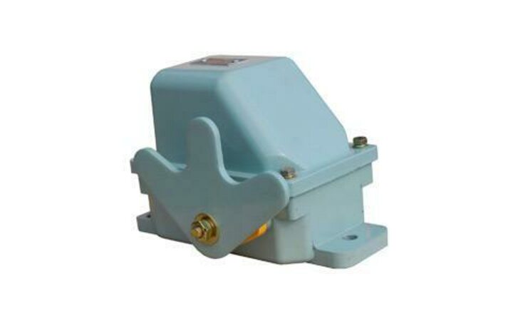 фото - Выключатель концевой КУ-704 У1 W-образ. рычаг 10А IP54 2 эл. цепи Электротехник ET003120